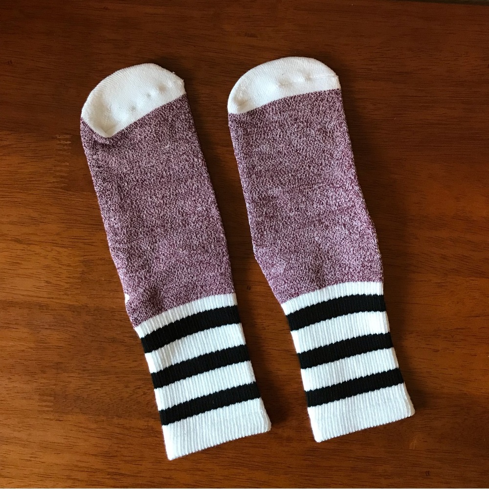 NWOT Girls Crew Length Cozy Slipper Socks, Sister Sentiments and Non Slip Grip - Picture 10 of 11